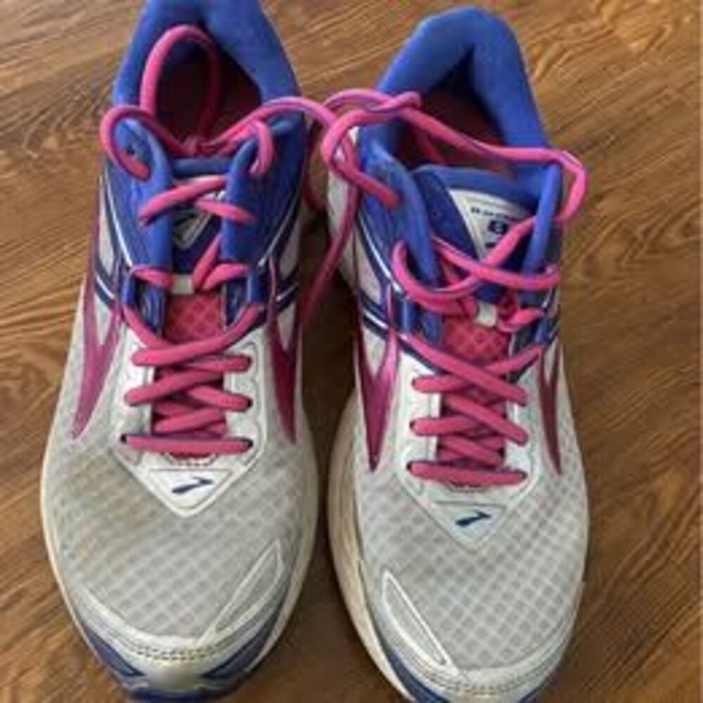 Brooks Ravenna 8 sneakers Women’s pink purple/blue size 7 - good condition!